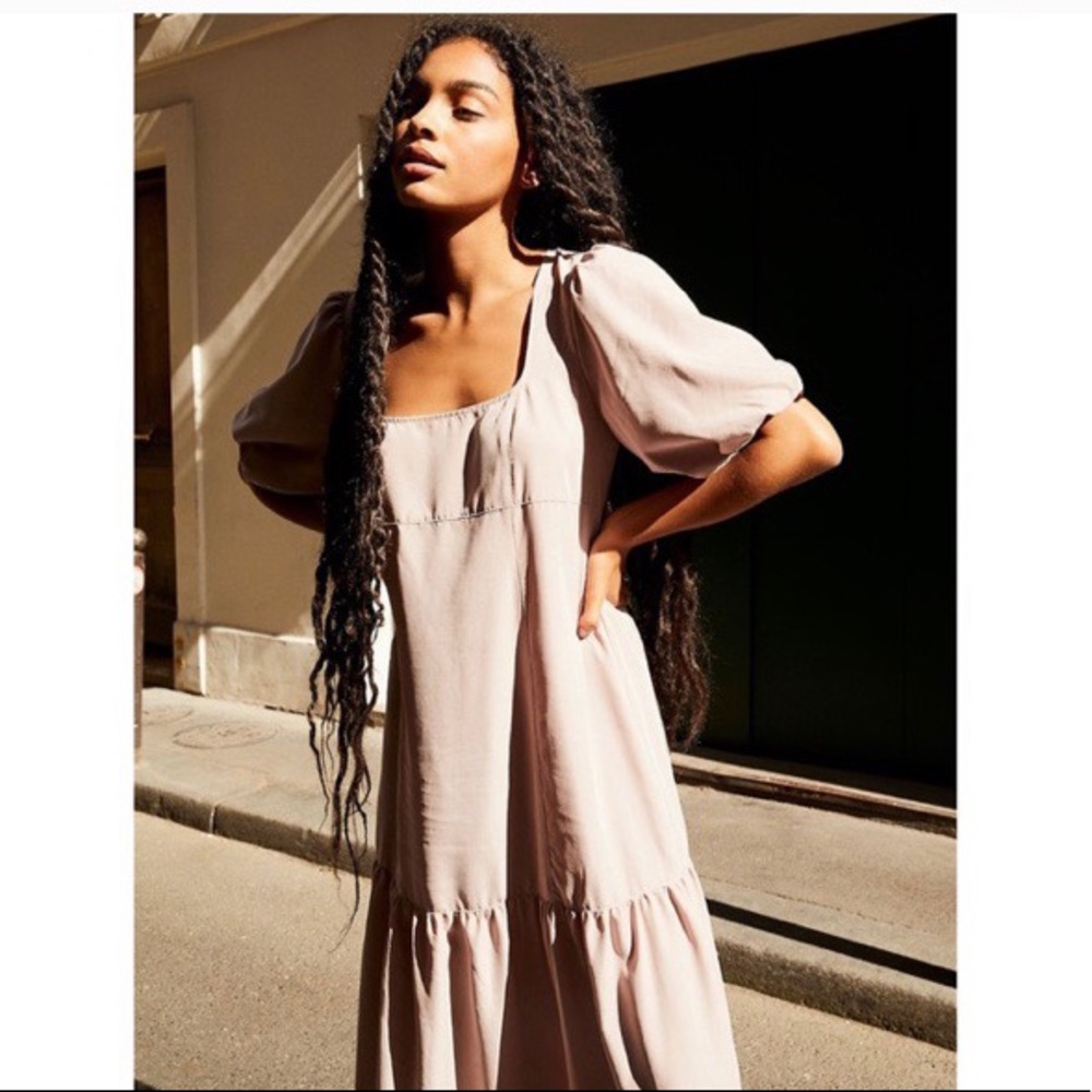 Romantic main character dress